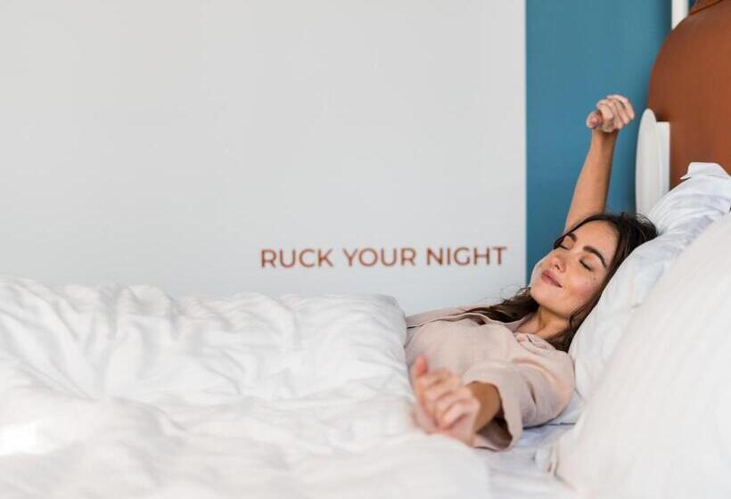 سوییت جونیور, The Ruck