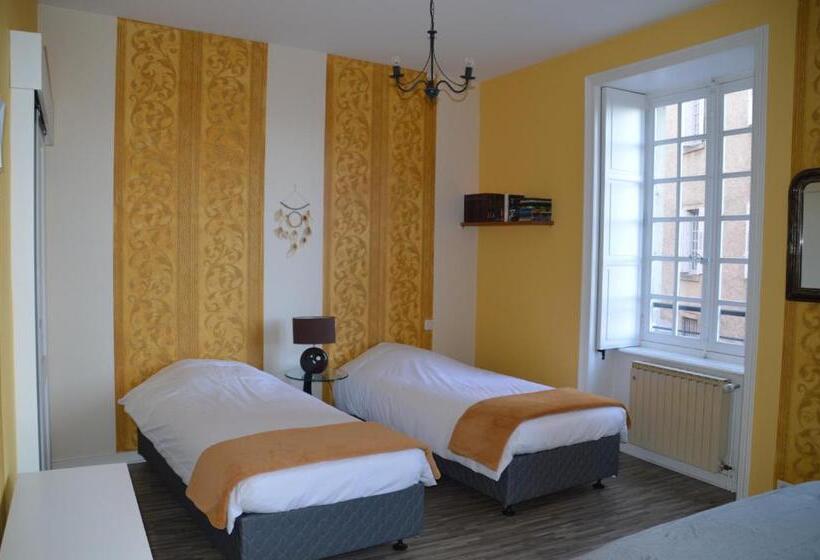 Дом 1 Спальня, Maison Au Loup   Superbe Ancien Hotel Particulier Du Xvie Siècle Au Cœur De La Vieille Ville Du Puy