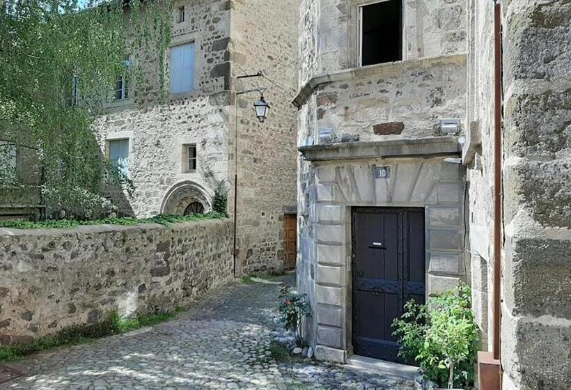 Дом 1 Спальня, Maison Au Loup   Superbe Ancien Hotel Particulier Du Xvie Siècle Au Cœur De La Vieille Ville Du Puy