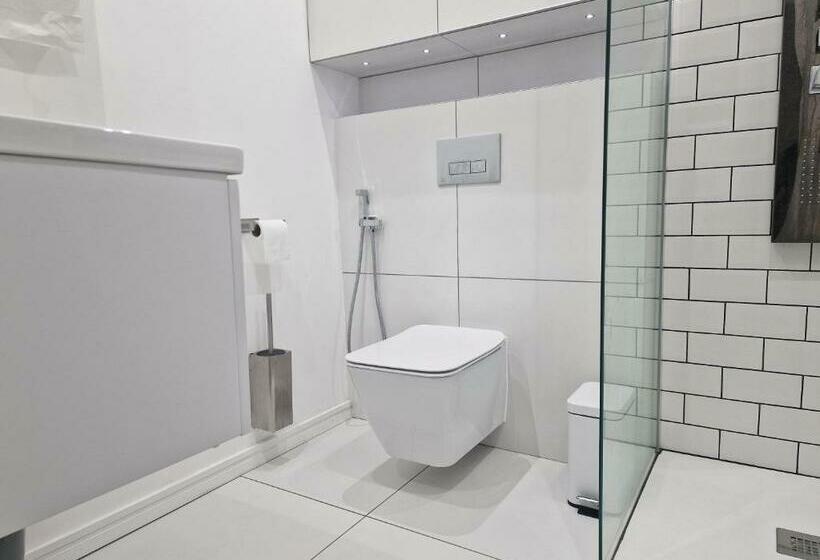 标准间, Beautiful Rooms In London