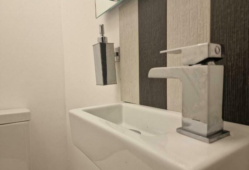 带大床的豪华间, Beautiful Rooms In London