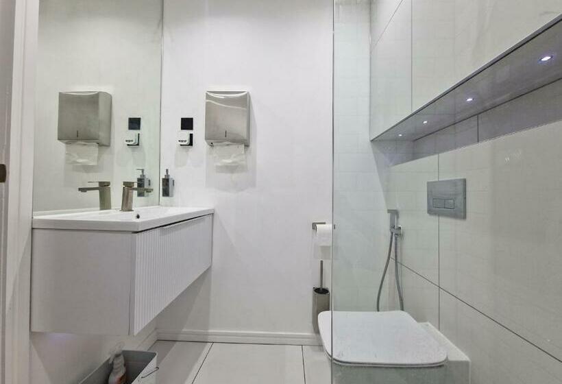 带大床的豪华间, Beautiful Rooms In London