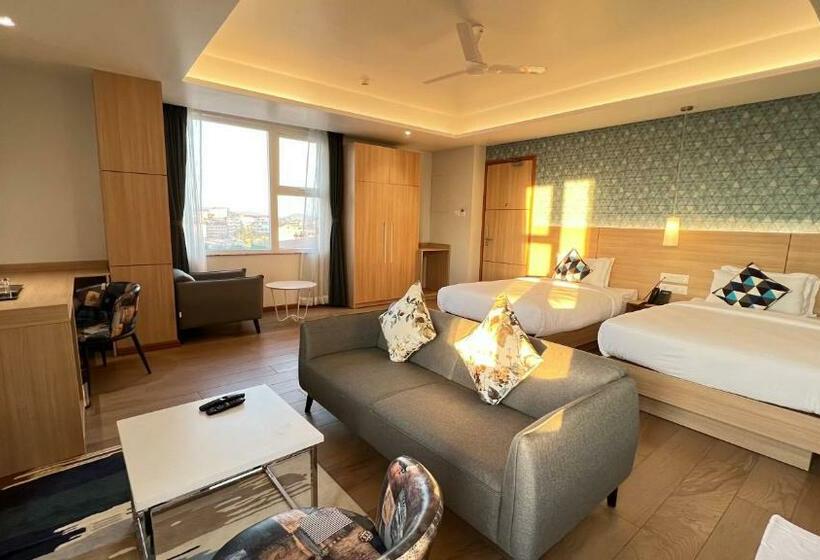 اتاق خانوادگی با چشم‌انداز کوه, Aurora Boutique Hotel Imphal