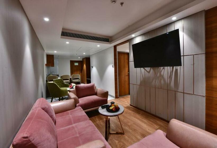 سوییت جونیور, Regenta Fairlark Vadodara