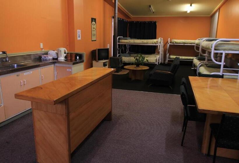 Кровать в Общей Комнате, Bazil S Backpackers Bbh Hostel & Surf School