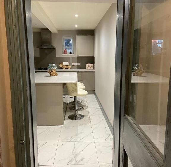Апартаменты 2 Спальни, Boho Beach House   Beach Location