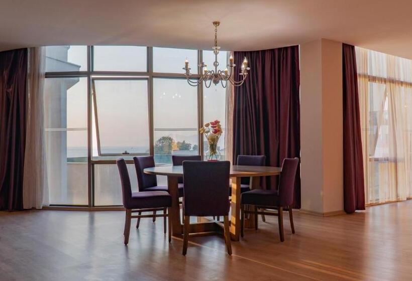 Апартаменты 3 Спальни, Ladies Beach Suite