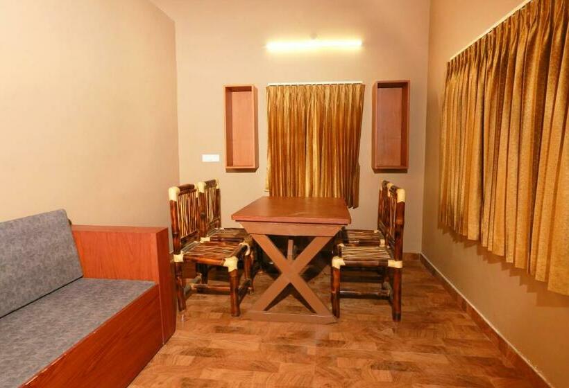 标准间带游泳池, Selvamathi Farm Resorts