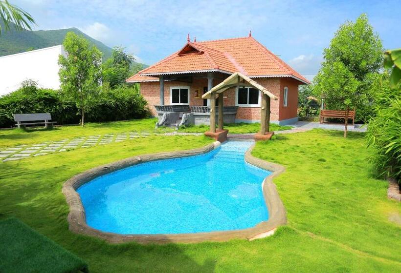 标准间带游泳池, Selvamathi Farm Resorts