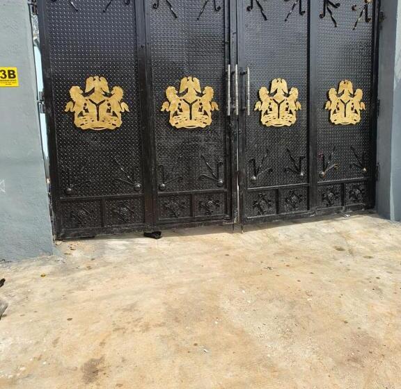 اتاق لوکس با تخت بزرگ, Umbrella Properties   Eleyele Ibadan