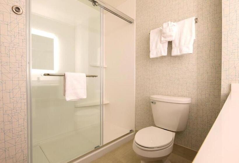 Люкс Кровать Кинг, Holiday Inn Express & Suites Monroe, An Ihg