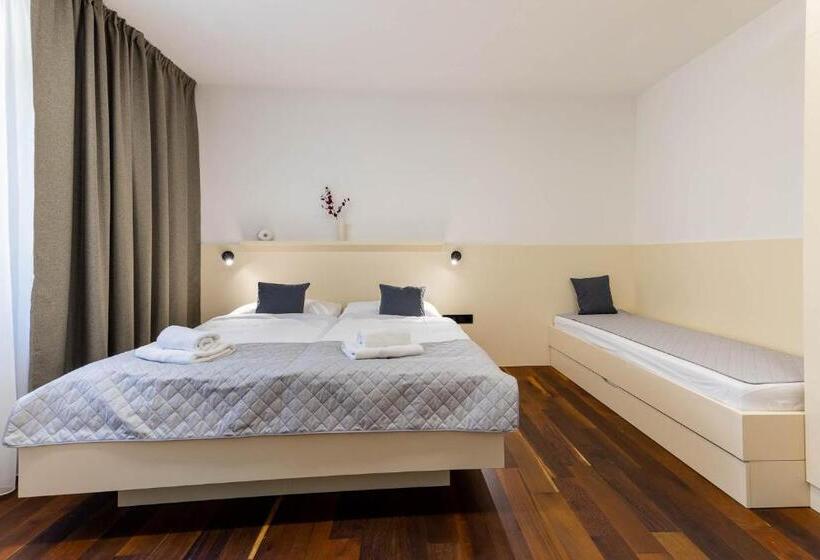 اتاق استاندارد سه نفره, Pension Chmelnice