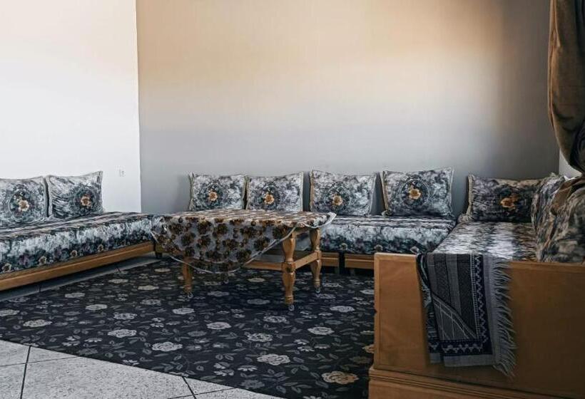 آپارتمان 2 خوابه, Afgo Hostel