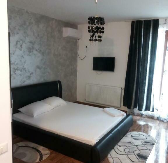 استودیو خانوادگی, Aquazure Residence