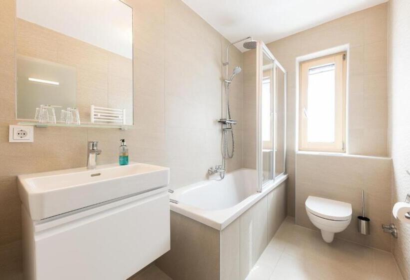 Трехместный Номер Стандарт с Балконом, Pension Gulla   Ferienhaus Appartements B&b
