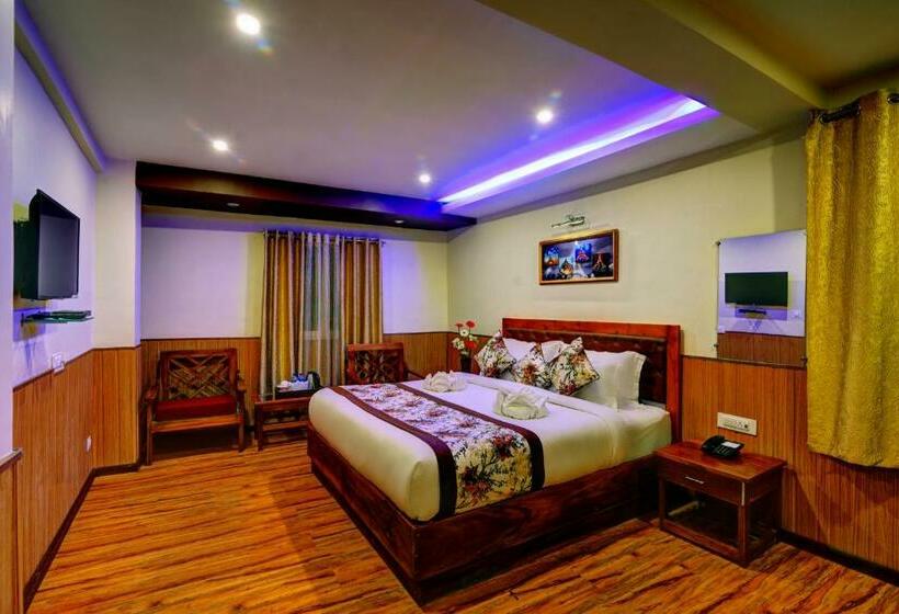 家庭间, Golden Tashi Gakhil Resort