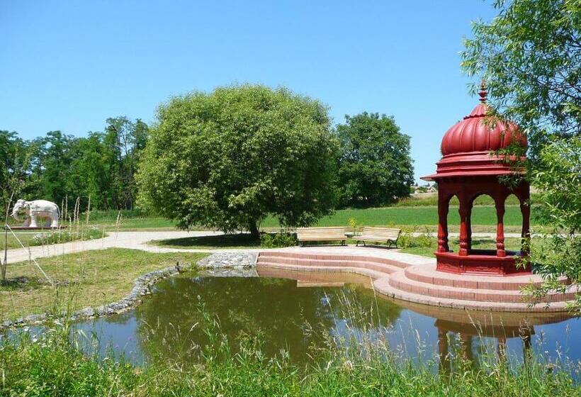 Номер Стандарт, Kamala Kutir