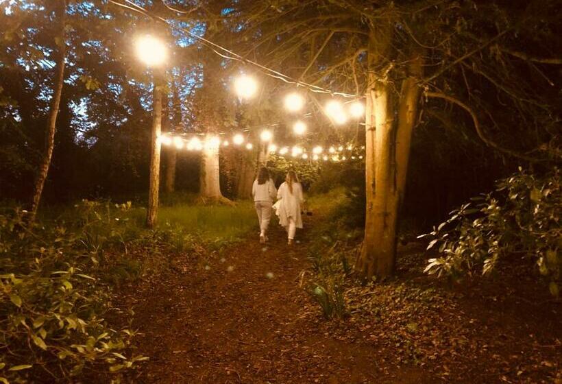 Шале 1 Спальня, Somerleyton Meadows   The Hideaway Hut & Hot Tub