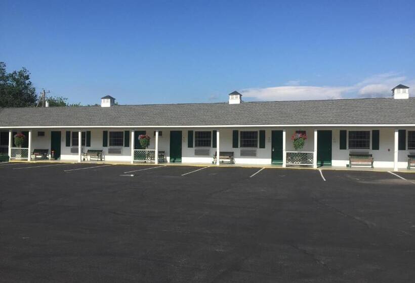 Номер Стандарт с Балконом, Briarcliff Motel