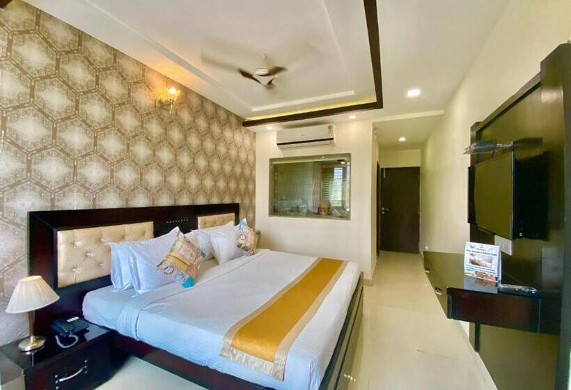 اتاق اجرایی با تخت بزرگ, Green View By Green Tree Hotels