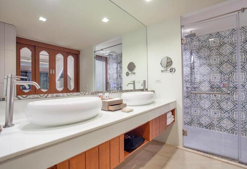 스위트 킹사이즈 침대, Zenmaya Oceanfront Phuket, Trademark Collection By Wyndham