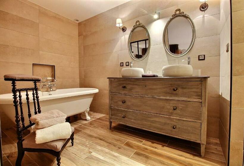 Номер Deluxe Кровать Кинг, Le Domaine D Etaville