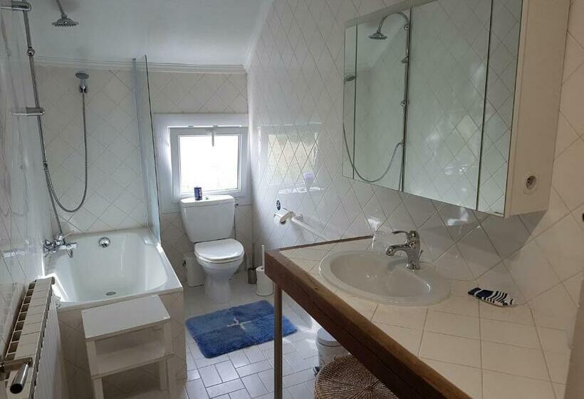Номер Стандарт Вид на Сад, La Petite Maison   L Ouche Charlot