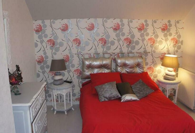 Номер Стандарт Вид на Сад, La Petite Maison   L Ouche Charlot