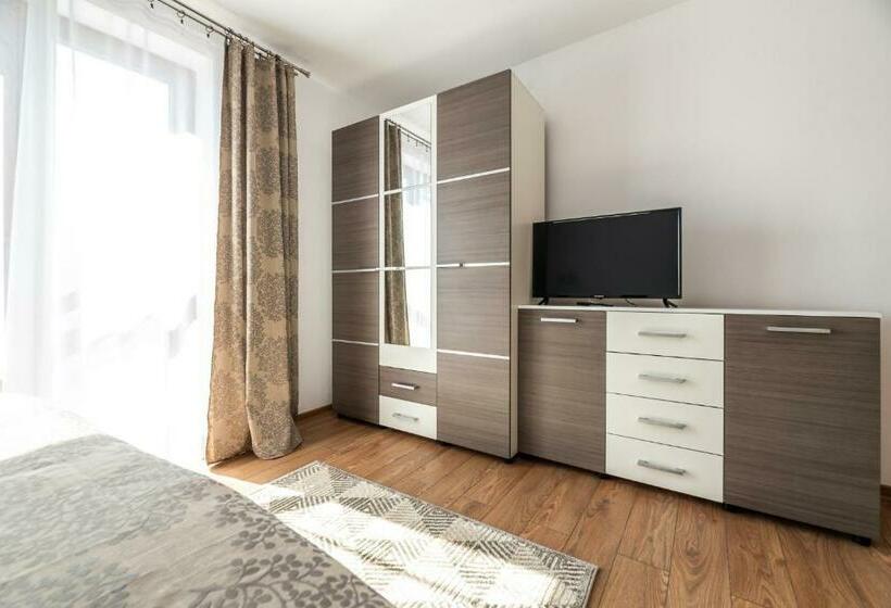 Номер Deluxe, La Tusa Dusa