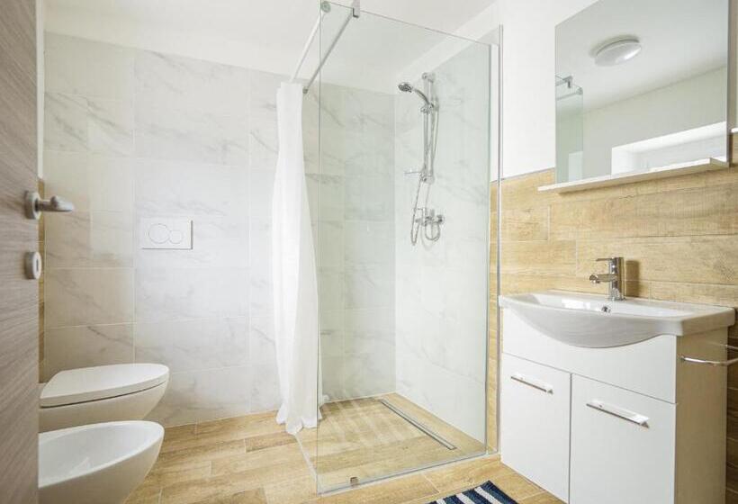 Family Suite, Affittacamere Ai Crocus