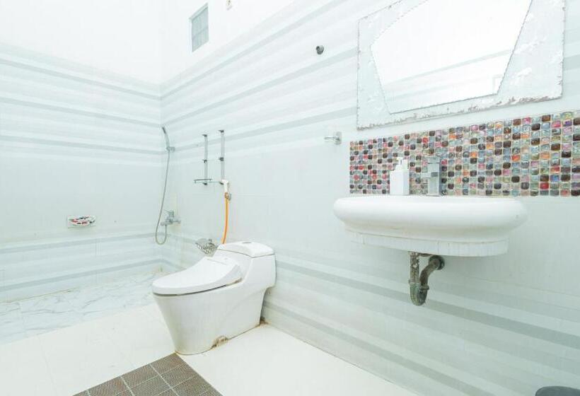デラックスルーム, Boss Residence Serang Mitra Reddoorz