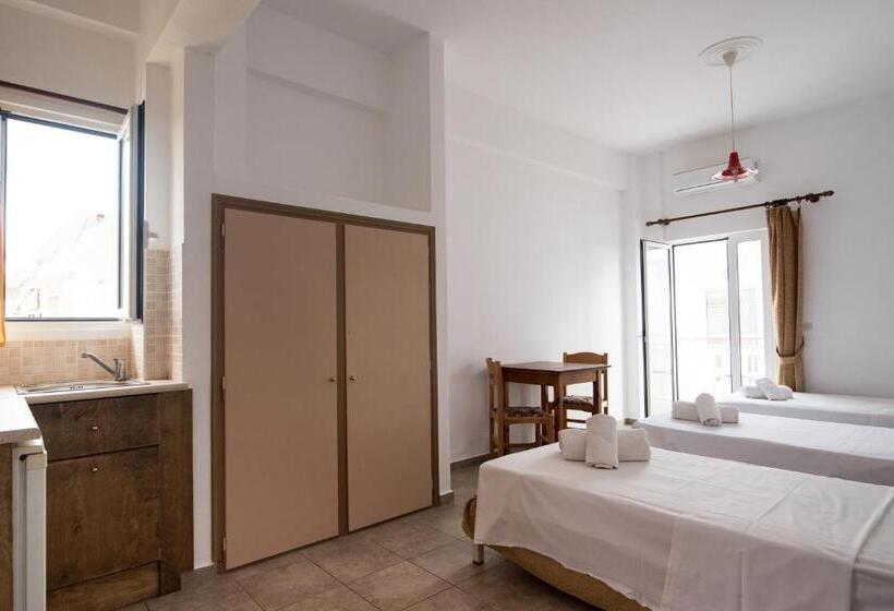 이코노미 스튜디오, Ibiscus Hotel Malia