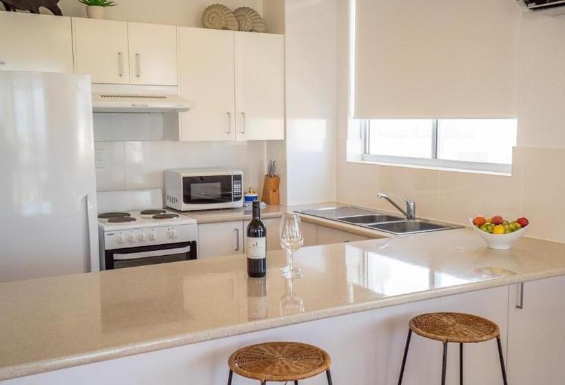 Superior 2-bedroom flat with sea view, Mandolin Beachfront Resort