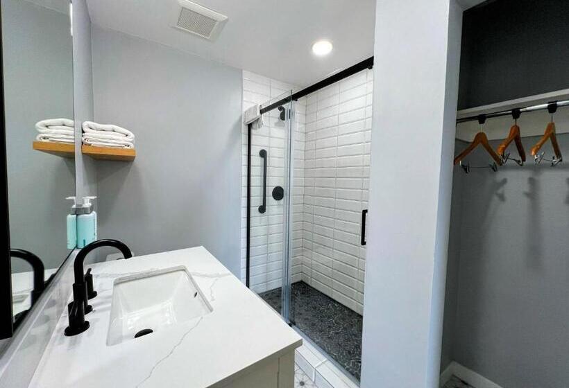스탠다드 룸 킹사이즈 침대, Tides Oceanview Inn And Cottages