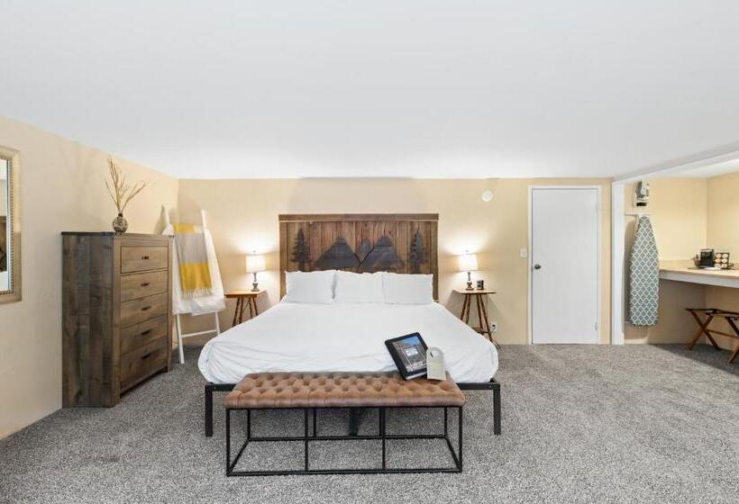 Студия Стандарт, Indian Creek Lodge