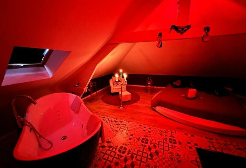 Люкс Deluxe Кровать Кинг, Redroom Loveroom Chambre Spa Privative Insolite Thème 50 Nuances De Grey