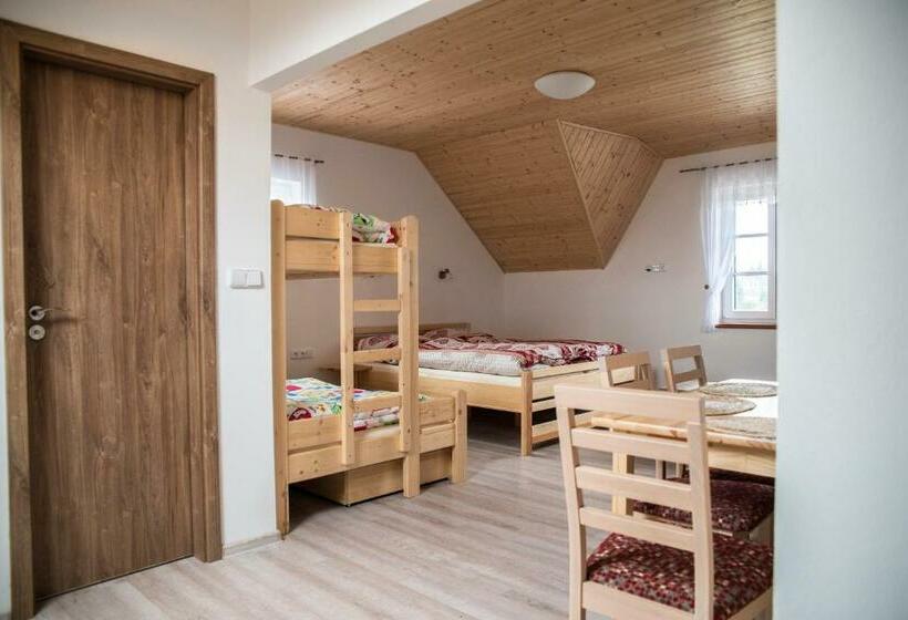 Семейный Номер, Penzion U červené Podkovy