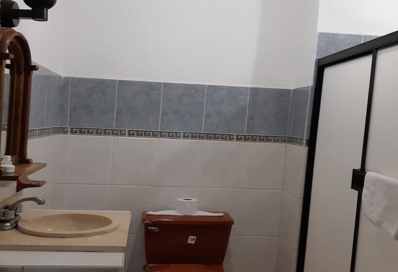 Camera Standard, Las Fuentes