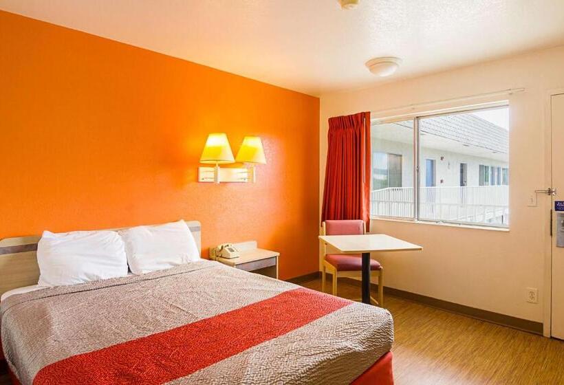Номер Стандарт, Motel 6 Laramie, Wy