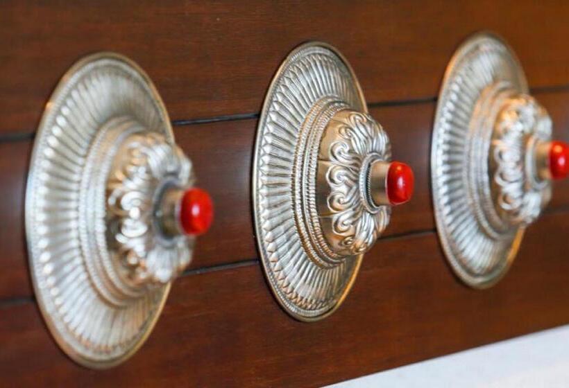 Номер Клуб, Shangrila Lhasa