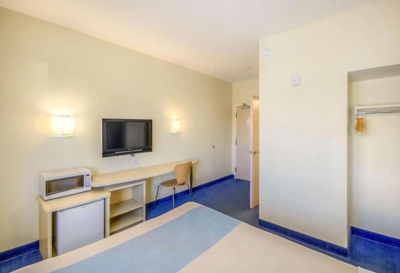 キングサイズベッドのデラックスルーム, Motel 6estevan, Sk