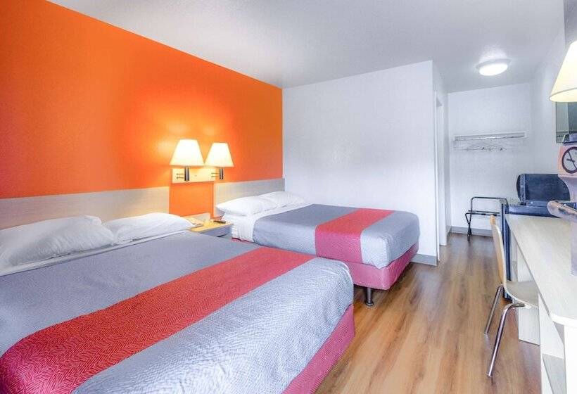 Номер Стандарт 2 Двуспальные Кровати, Motel 6kelso, Wa  Mt. St. Helens
