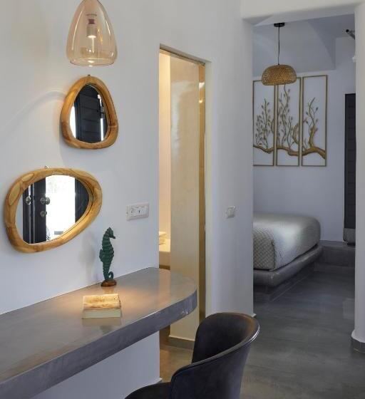 Suite con Hidromasaje, Oia Suites