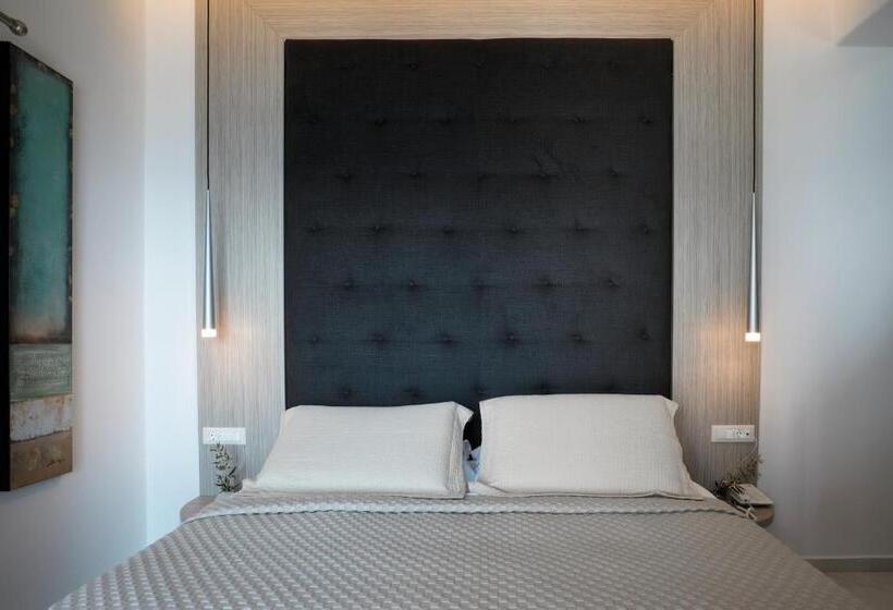 Suite con Hidromasaje, Oia Suites