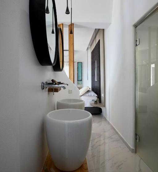Suite con Hidromasaje, Oia Suites