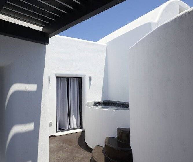 Suite con Hidromasaje, Oia Suites