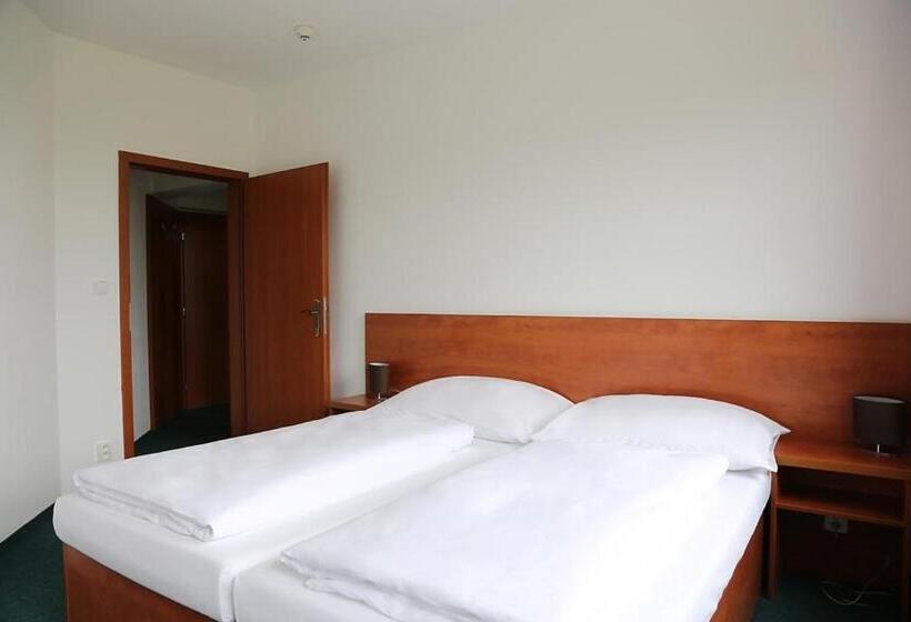 سوئیت 2 خوابه, Sporthotel Hostivice