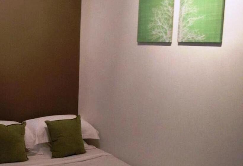 标准间, Centennial Inn On Bathurst
