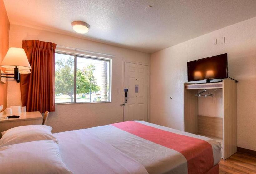 장애인을 위한 스탠다드 룸, Motel 6 Jurupa Valley, Ca   Riverside West