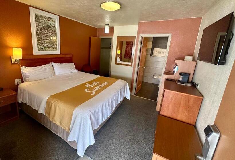 带大床的豪华间, Sun Valley Motel Junction